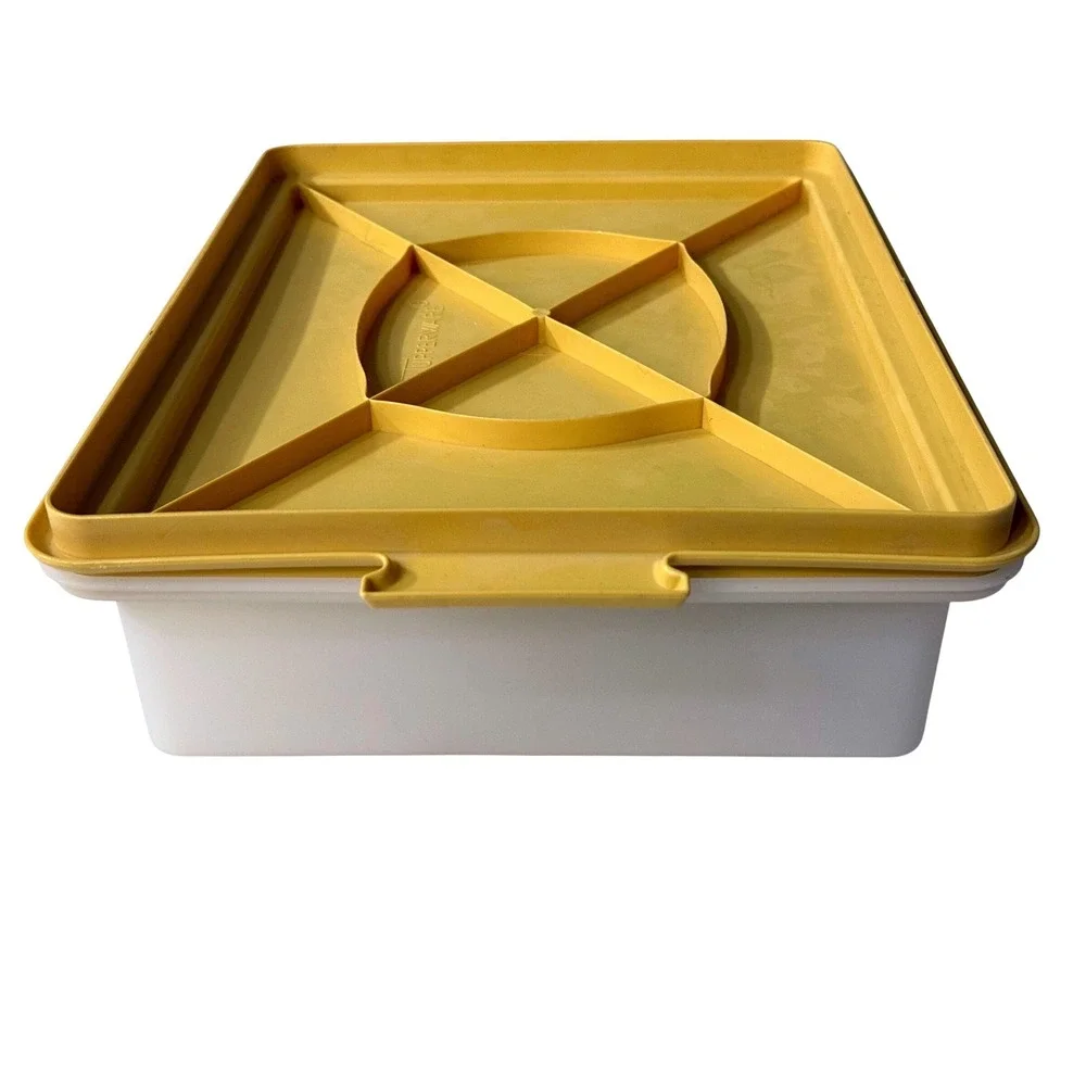 Vintage TUPPERWARE Rectangular Cake Taker 13 x 9 Harvest Gold Base 622